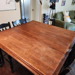Hardwood Diningroom Table 