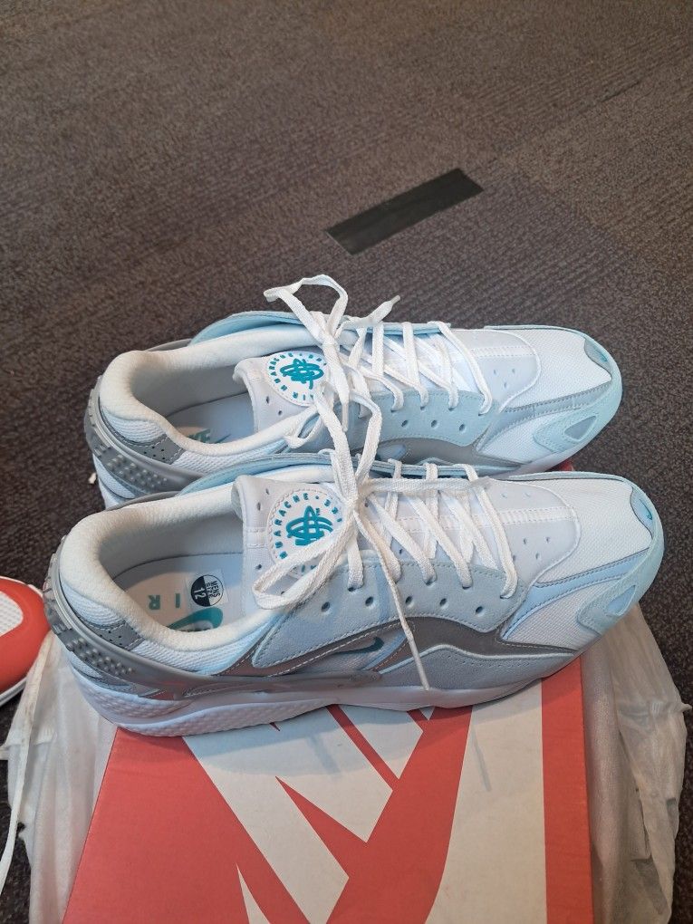 NIKE AIR HUARACHE RUNNER
