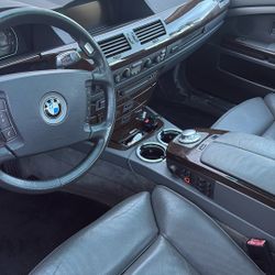 BMW 745i 