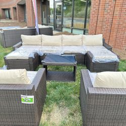Brand new 9pc Outdoor Patio/Garden Set - Tan/Dark Brown