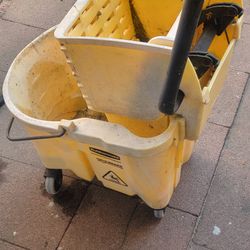 Rubbermaid  Mop Bucket