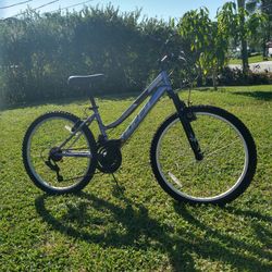HUFFY ROCKCREEK 24" BIKE 