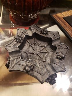 Skull & crossbone footed spiderweb ashtray