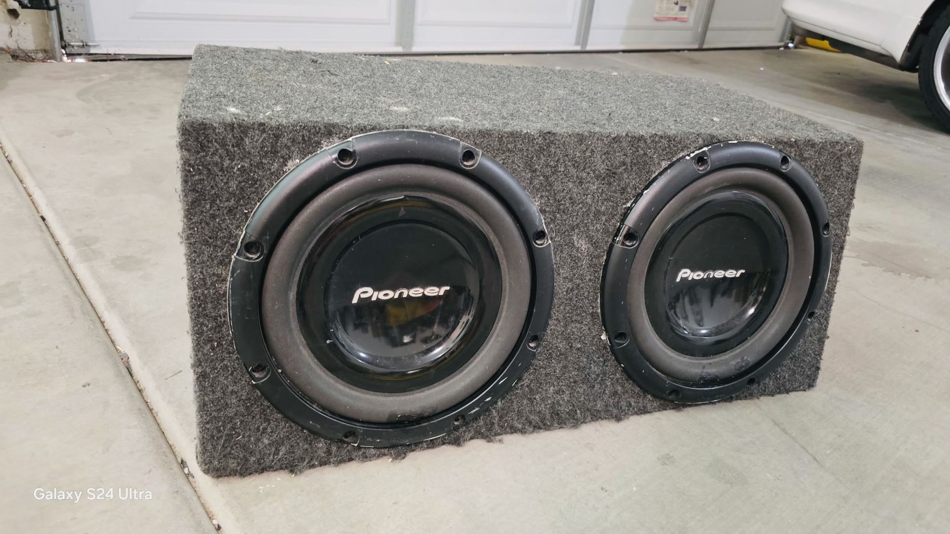 Pioneer 2x 12β Subwoofers (TS-W303R) in Sealed Box β 500W RMS- Pick Up Today
