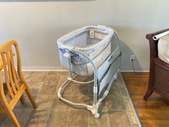 Ingenuity Bassinet Crib Cradle Bedside (new born - 1.5 years old)