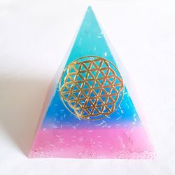 Pink blue green glitter glow in the dark pyramid resin figurine home decor new