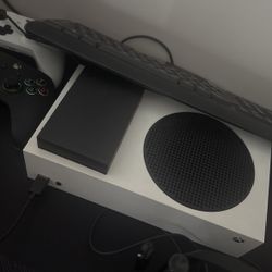 Xbox Series S, Remotes, Headset & Portable Memory Storage