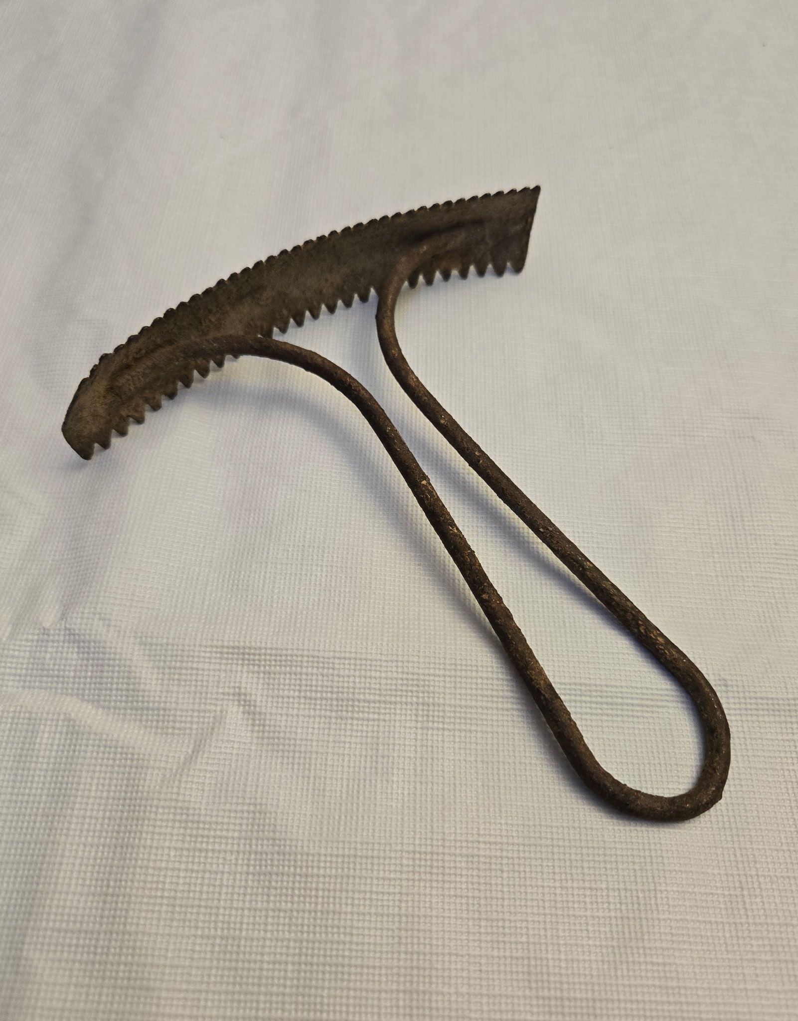 Vintage Metal 2-sided Horse Comb-64th St & Bell