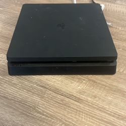 ps4 1tb Slim With 3 Controllers