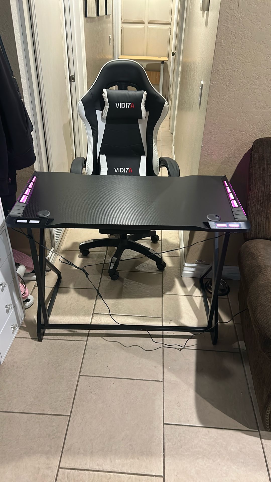 Gaming Table/chair Black/white New