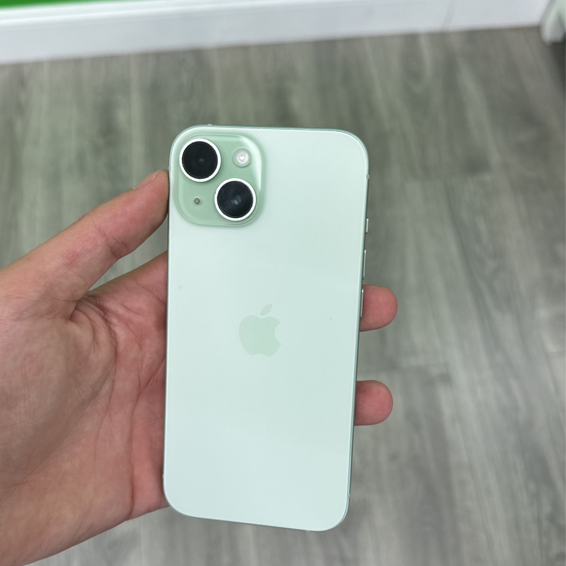 iPhone 15 128GB