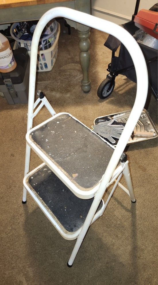 40" 2-Step Ladder