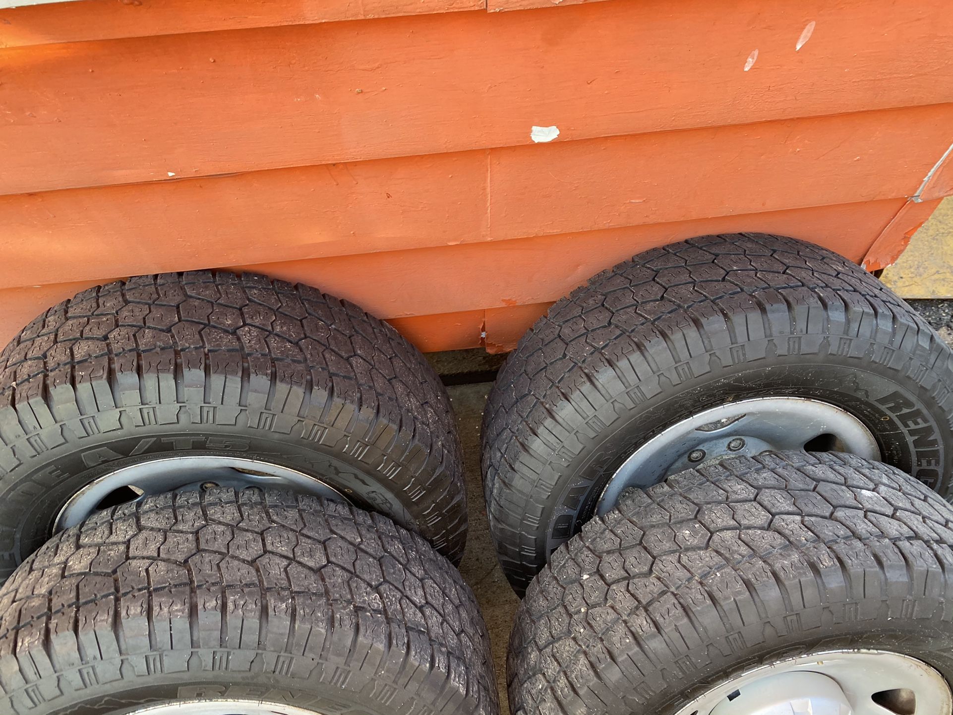 Ford F-250 f350 265/70/17 8 lugs