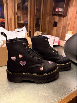 Dr. Martens Sinclair Heart Boots