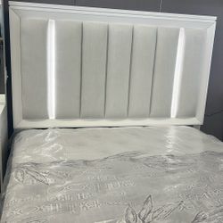 Bedroom Set Queen 4 Pc Special Price 🤩