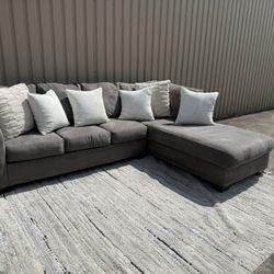 Beautiful Condition Sectional Couch 