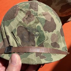 Collector seeking vintage old antique Military collectibles memorabilia Helmets Medals Gear WWI WWII WW2 Vietnam militaria