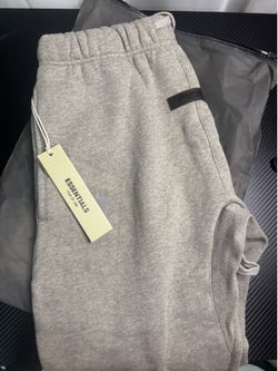 Men’s xs Dark Oatmeal essential FearOfGod pants