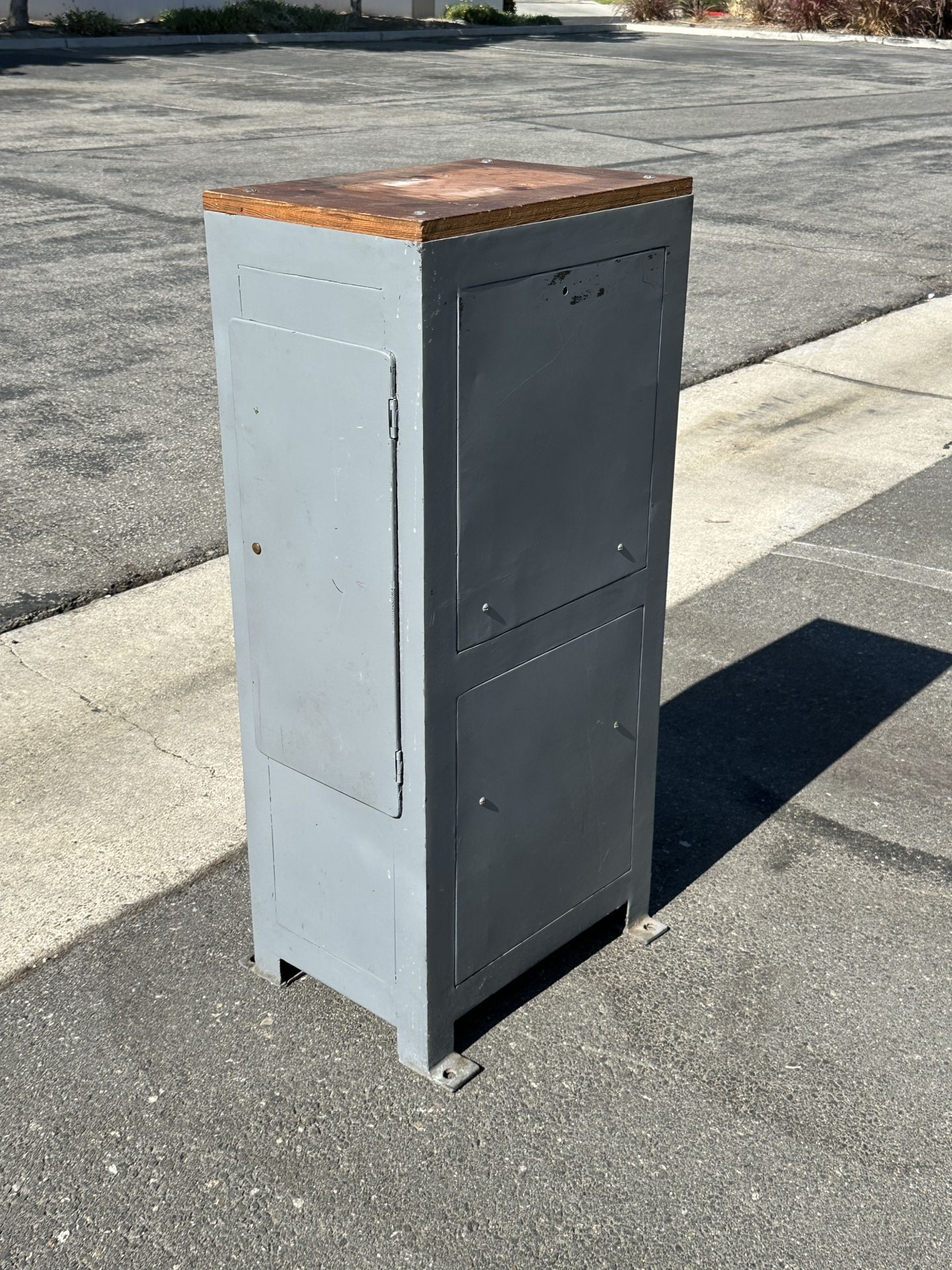 Metal Tool Stand Cabinet