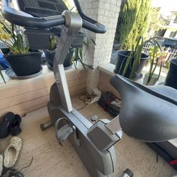 Life Fitness Stationary Bike
