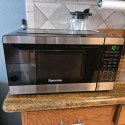 Kenmore 0.7 Cu Ft 700W Countertop Microwave – Stainless Steel –