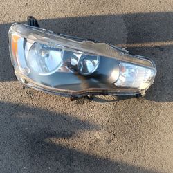 2008-2017 Mitsubishi Lancer Headlight ( Right Side) With Light Bulbs And Accessories Oem. 
