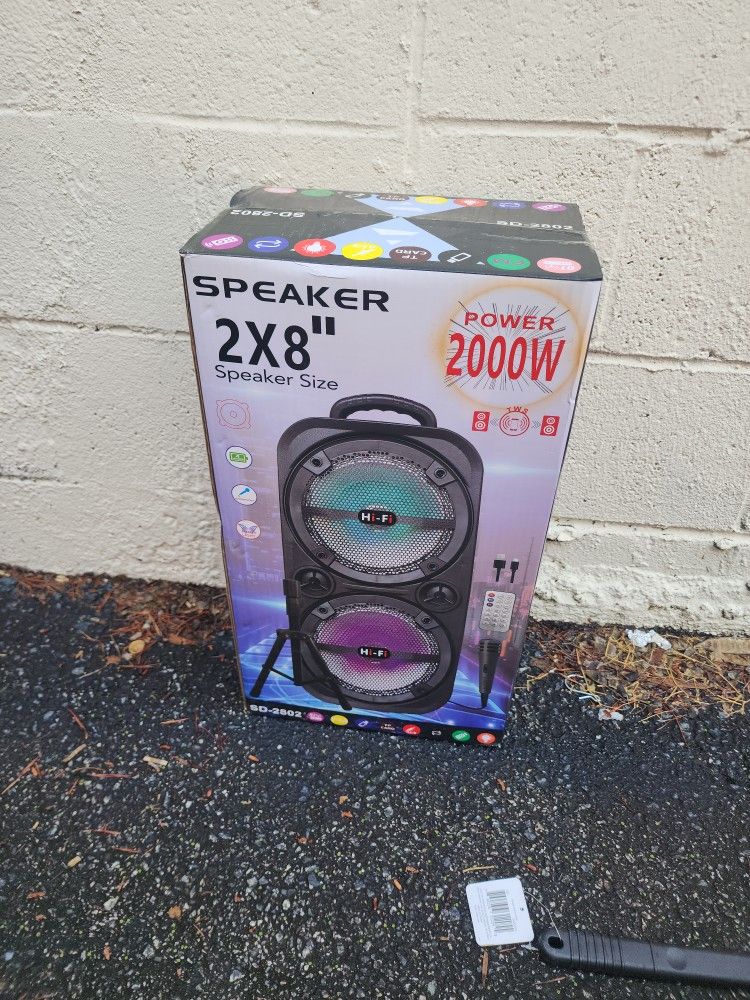 Brand New 8in Daul Bluetooth Speaker
W/Lights, Mic & Stand