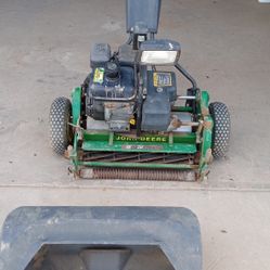 John Deere 220A Golf mower