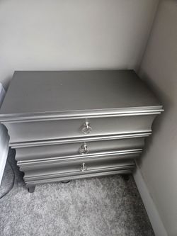 Timber Industries Silver 3-Drawer Nightstand