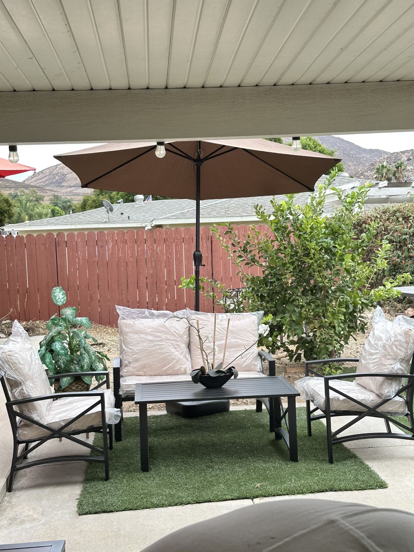 Selling this brand new 4-Piece Patio furniture Set