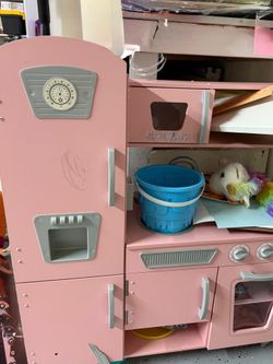 Kids play Kitchen