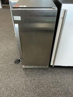 Edgestar IB450SSP Undercounter Ice Maker (Open-Box / Scratch & Dent)