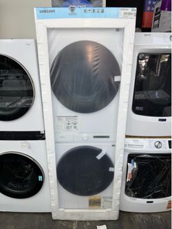 Brand new Samsung Bespoke 4.6 cu. ft. Capacity Single Unit AI Laundry Hub Washer with Steam Wash and 7.6 cu. ft. Gas Dryer in White