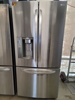 LG 33" WIDE APARTMENT SIZE STAINLESS STEEL FRENCH DOOR REFRIGERATOR WITH WATER ICE DISPENSER 🧊 💧