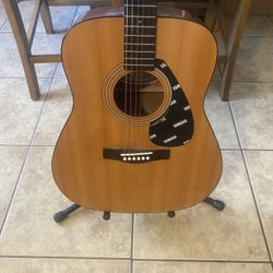 Yamaha FG-402 Guitar