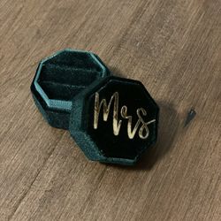 Velvet Dark Green Ring Box 