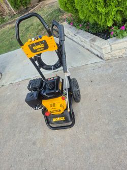 Pressuwasher Dewalt 34000psi 2.5gpm used Almost new everything is working casi nuevo trabajando muy bien