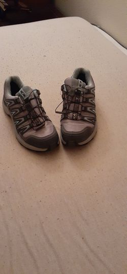 Solomon hiking tennis shoes