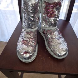 New women's UGG boots size 7