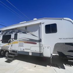 2006 Fleetwood Gearbox 295FS 5th Wheel