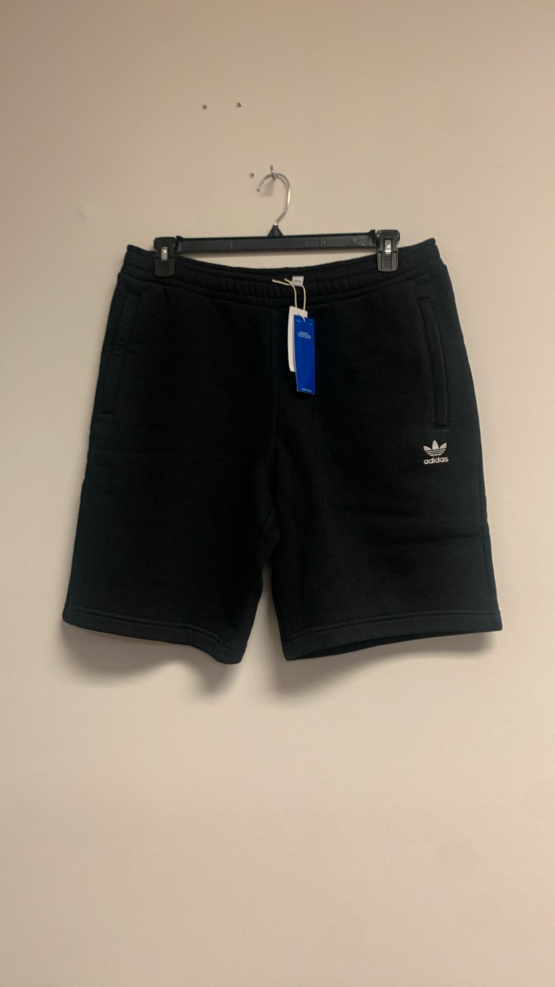 Adidas Men’s Original Essential Short, Black. Sz L.