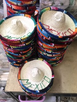 Mini sombreros. Party Decorations