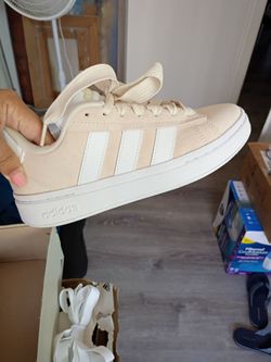 Women's 6 Brand new n original box Adidas 00