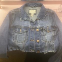Blue denim jacket with a cropped fit #denimjacket #vintage