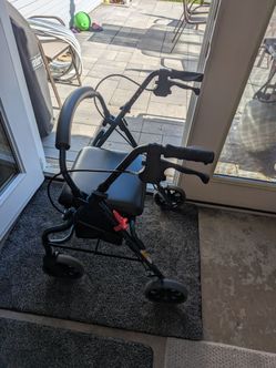 Nova Rollator walker