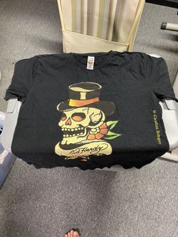 Men’s vintage Ed Hardy tee shirt medium