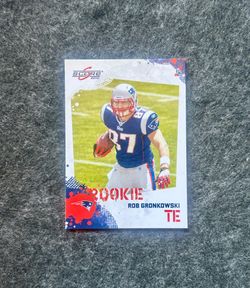 2010  Score Football - Rob Gronkowski  Rookie Card no 383 - Mint Condition - U of A / Patriots / Buccaneers & NFL Legend