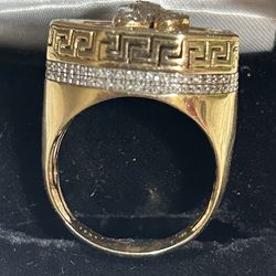 Gold Ring With diamonds 