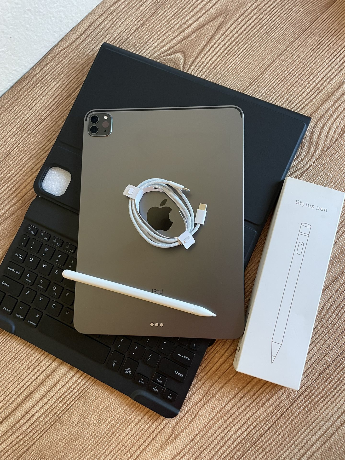 iPad Pro 11” (M1 chip / 2021 model) 3rd Generation 128GB with keyboard case,  pen & Accessories 