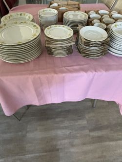 Fine China Set For 12 + 6 Pieces. By Marche, Tascany . Japan